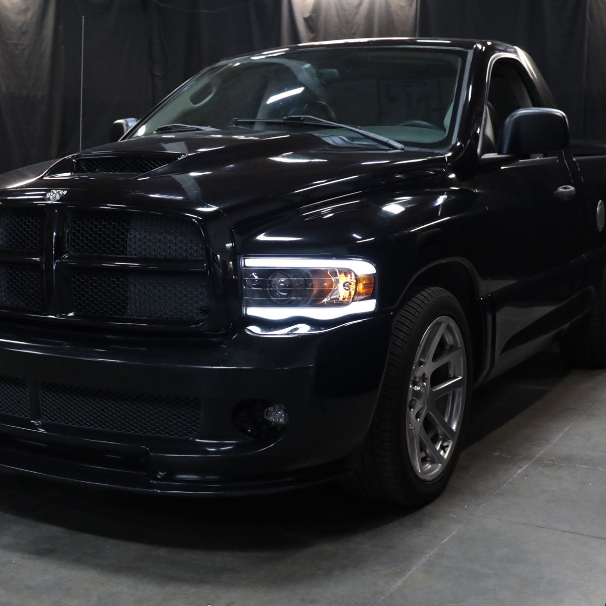 2002-2005 Dodge Ram 1500 / 2003-2005 Dodge Ram 2500 / 3500 LED Tube Projector Headlights(Matte Black Housing/Clear Lens)