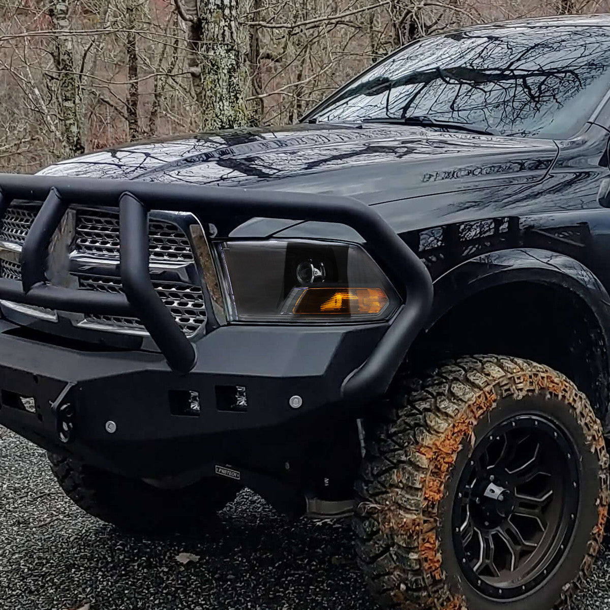 2009-2018 Dodge RAM 1500 / 2019-2021 RAM Classic / 2010-2018 RAM 2500 3500 Retro Style Projector Headlights (Matte Black Housing/Clear Lens)