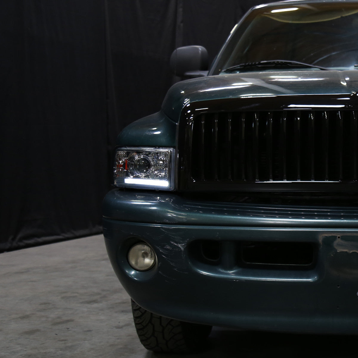 1994-2001 Dodge RAM 1500/ 1994-2002 RAM 2500 3500 Projector Headlights w/ SMD LED Light Strip (Chrome Housing/Clear Lens)