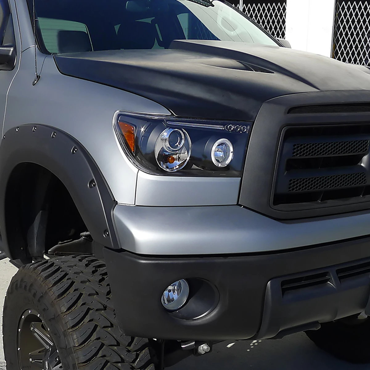 2007-2013 Toyota Tundra/ 2008-2017 Sequoia Single Halo Projector Headlights (Matte Black Housing/Clear Lens)