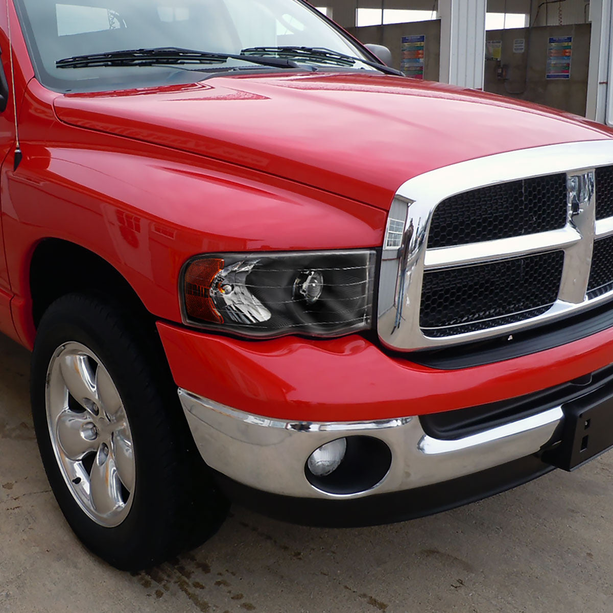 2002-2005 Dodge RAM 1500/ 2003-2005 RAM 2500 3500 Projector Headlights w/ Amber Reflectors (Matte Black Housing/Clear Lens)