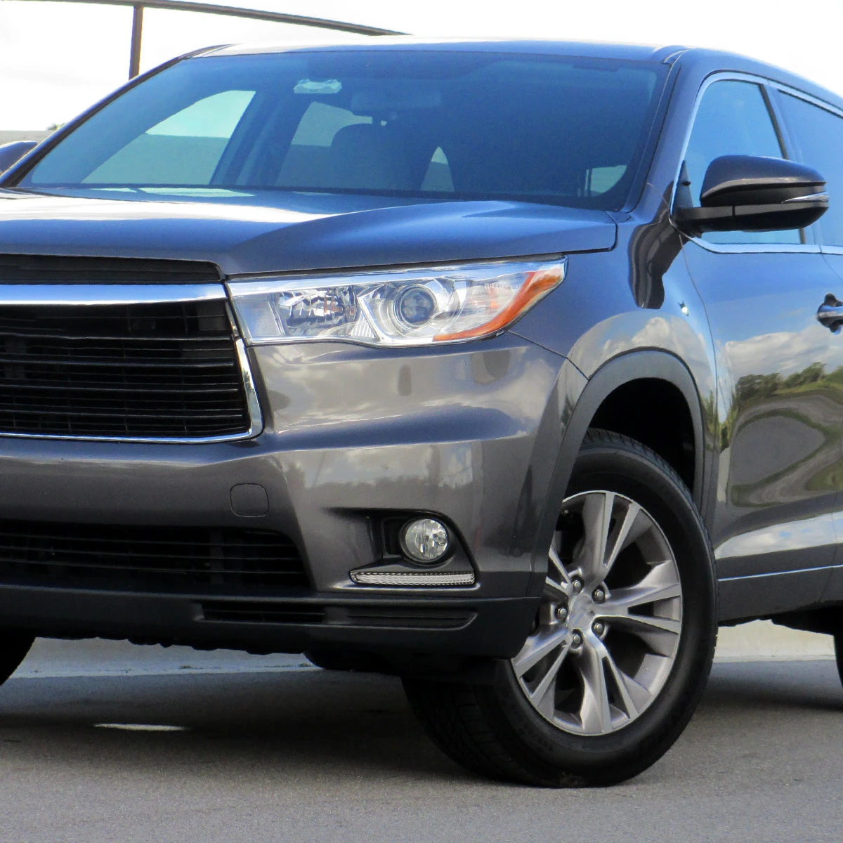 2014-2016 Toyota Highlander H16 Fog Lights Kit w/ LED Light Strip (Chrome Housing/Clear Lens)